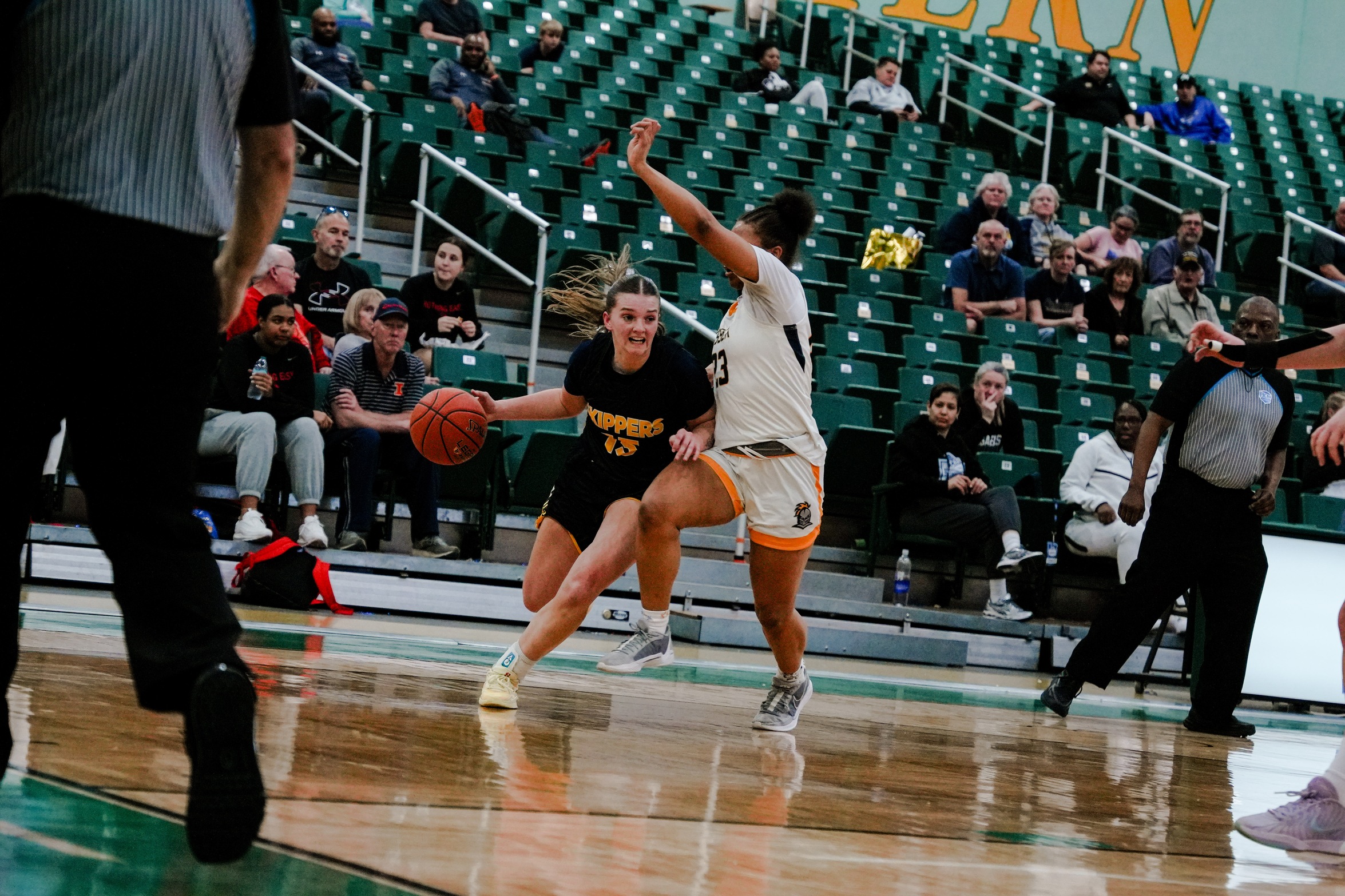 SC4 Basketball player driving towards the basket